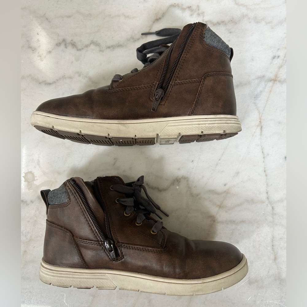 Size 6 boys Cat and Jack boots